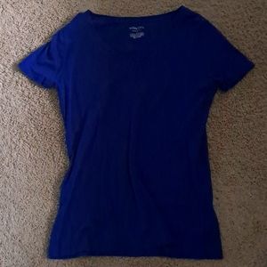 A plain Navy blue tee
